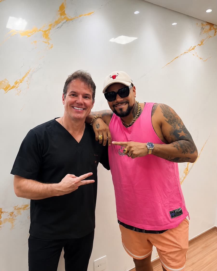 Naldo Benny com o Dr. Bruno Salomão na clínica